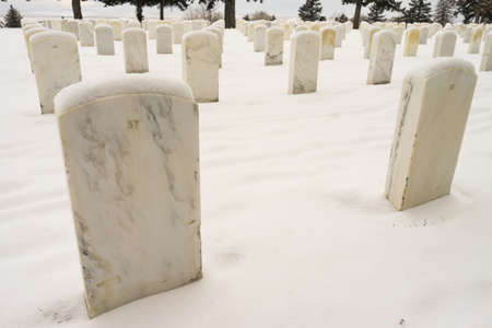 Snow covered the ground and tops of markers where military veterans are buried at Little Big Hornのeditorial素材
