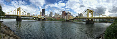 The Allegheny River goes by the amazing city of Pittsburghの写真素材