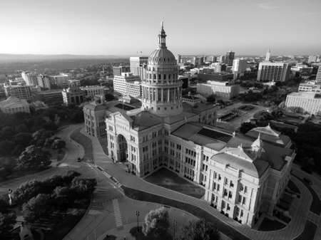 Aerial View of the Texas Capital building and Austin  back to the Universityのeditorial素材