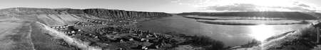 The mighty Columbia River flows around a bend into a gorge at Trinidadの写真素材