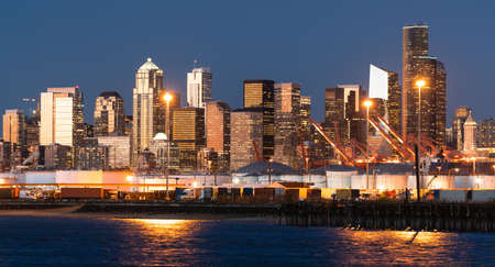 Sunset Light Reflects Off Buildings and Glass in Seattle Washingtonのeditorial素材