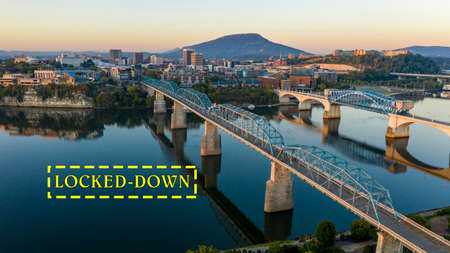 The Tennessee River winds around the banks of downtown Chattanooga TN at dawnの写真素材
