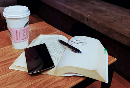 smartphone, mobile, technology, book, reading, pen, Starbucks, coffee, desk, table, learning