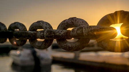 still, items, things, chains, links, dock, harbor, sun, peek, dusk, dawn, boat, dock, bokeh