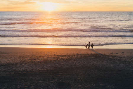 sea, ocean, water, nature, beach, shore, coast, horizon, sunset, people, playing, kids, sky, cloud