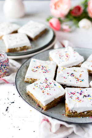 bake, sprinkles, cookies, baking, cooking, cook, food, dessert, sweets, brown, plate, table
