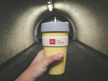 drinks, beverage, hand, coffee, hold, tunnel, lights, bokeh, path