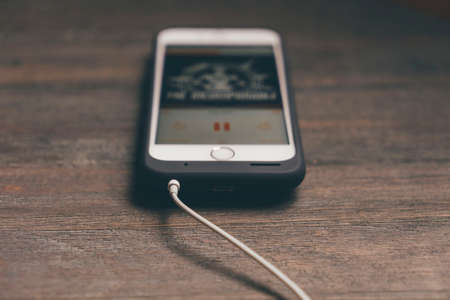 phone, cellphone, apple, iphone, white, earphones, technology