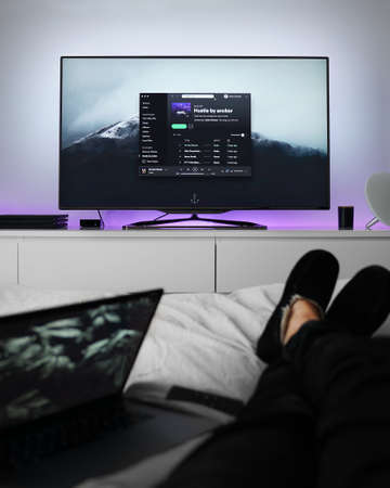 tv, monitor, screen, bedroom, bed, relax, inside, house, laptop, pillow