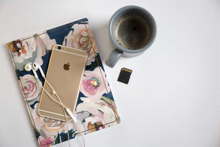 top,   workspace,   office,   smartphone,   technology,   business,   phone,   freelance,   flat...