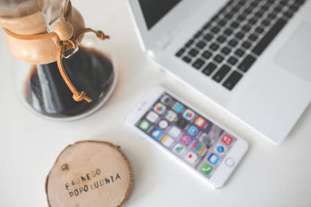 Desk, Coffee Chemex, phone, laptop