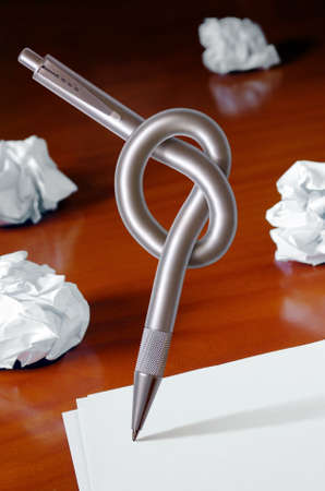 Pen with knot and blank white sheets of paper - Creativity crisis conceptの写真素材