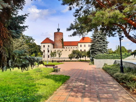 Explore the serene beauty of historic castle grounds, featuring charming architecture, manicured gardens, and tranquil pathways perfect for a peaceful escape.の写真素材