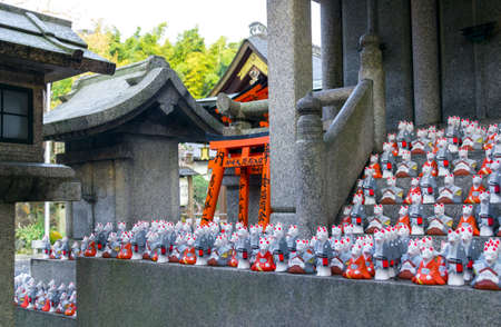 Little fox statues at Fushimi Inari Shrine in Kyoto, Japanのeditorial素材