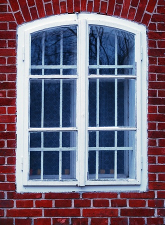 old white window with red bricksの写真素材