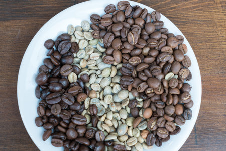 Three Types Of Roasted and Unroasted Coffee Beans On Plateの写真素材