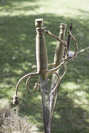 Steel knives medieval market history