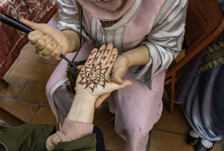 Detail of arabic decoration on the hands, temporary tattooの写真素材