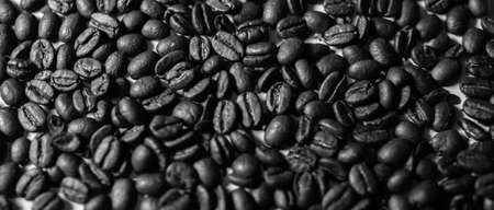 roasted coffee beans texture macro full screen backgroundの写真素材
