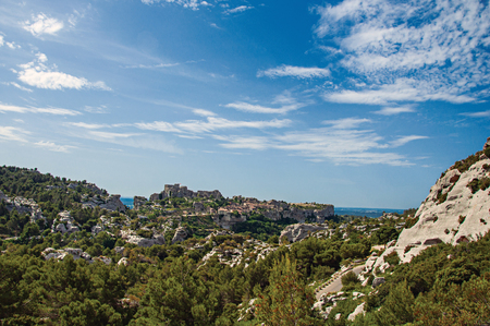 Panoramic View of the village and ruins of the Baux-de-Provence Castle on top of cliff and sunny blue sky. Bouches-du-Rhone department, Provence-Alpes-Côte d'Azur region, southeastern Franceの写真素材