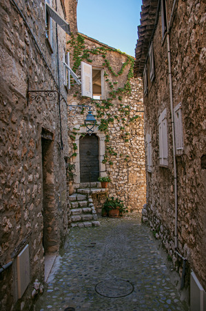 Alley view with stone walls, house and plants in Saint-Paul-de-Vence, a lovely well preserved medieval hamlet near Nice. Located in Alpes-Maritimes department, Provence region, southeastern Franceのeditorial素材