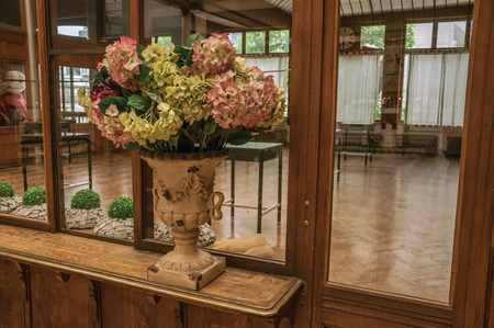 Brussels, Central Belgium - July 04, 2017. Vase decorated with flowers on shelf in an old building, at Brussels. Vibrant and friendly, is the country's capital and administrative center of the EU.のeditorial素材