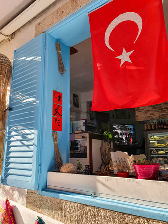The store window with the flag of Turkey.
