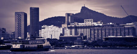 Landscape of Rio de Janeiro as seen from a boat on Baia de Guanabaraのeditorial素材