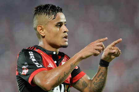 Rio, Brazil - jun 28, 2017: Everton player in match between Flamengo and  Santos by the Brasil Cup in Ilha do Urubu Stadiumのeditorial素材