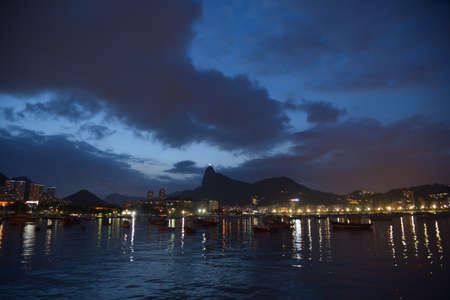 Rio de Janeiro, Brazil - dezembro 19, 2017: View of botafogo cove with Christ Redeemer in the background at duskのeditorial素材