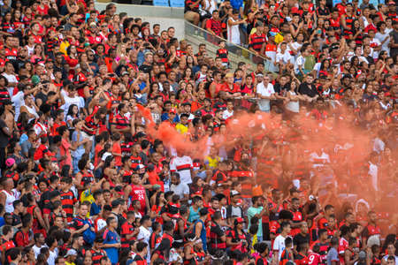 Rio, Brazil - april 17, 2018: Fans during training of the Flamengo team preparing for the Libertadores Cup game this Wednesday at Maracana against Santa Feのeditorial素材