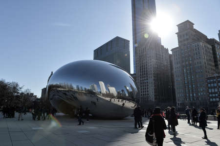 Chicago, Il, USA - march 14, 2018:  Millennium Park is a large public park in the city of Chicago, United States. Located within the Grant Park. Cloude Gate sculptureのeditorial素材