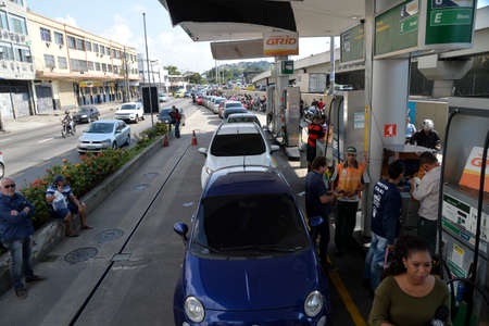 Rio de Janeiro, Brazil - may 25, 2018:  Because of the truck drivers' strike the city faces lack of fuel. The drivers queue to fill the tank at the gas stationsのeditorial素材