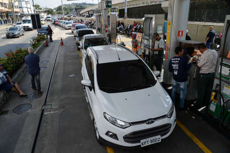 Rio de Janeiro, Brazil - may 25, 2018:  Because of the truck drivers' strike the city faces lack of fuel. The drivers queue to fill the tank at the gas stationsのeditorial素材