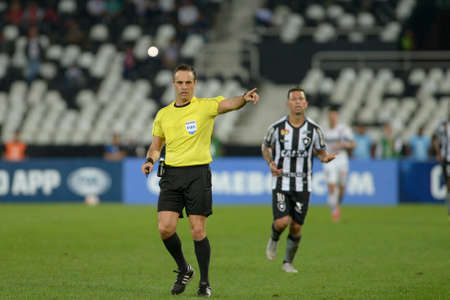 Rio, Brazil - august 16, 2018: Patricio Loustau referee in match between Botafogo (BRA) and Nacional (PAR) by the South American Cup in Maracana Stadiumのeditorial素材