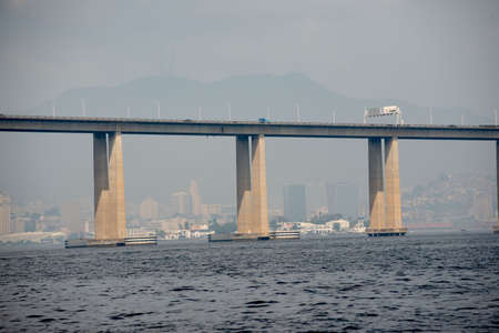 Rio-Niteroi bridge, linking the two cities on the bay of Guanabara.のeditorial素材
