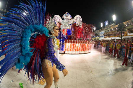 Rio, Brazil - march 02, 2019: Estacio de Sa during the Carnival Samba School Carnival RJ. Highlight floorのeditorial素材