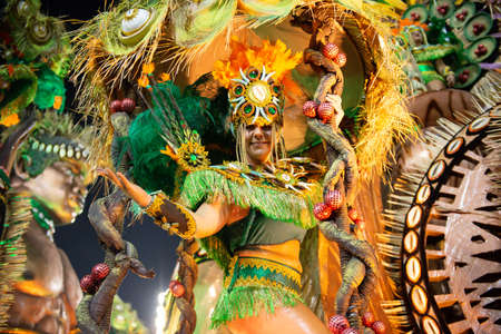 ImpÃ©rio da Tijuca com o enredo âImpÃ©rio do CafÃ©, o Vale da EsperanÃ§aâ durante Desfile Escolas de Samba do Carnaval RJ 2019, realizada no Sambodromo da MarquÃªs de SapucaÃ­ no Rio de Janeiro, RJ, na noite de sÃ¡bado (02).のeditorial素材