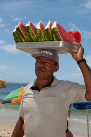 Rio de Janeiro, Brazil - december 31, 2005: Bather enjoy summer day at Ipanema Beachのeditorial素材