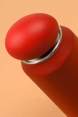 red soda cans with an egg in the same color on topの写真素材