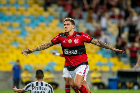 Rio, Brazil - December 06, 2021: Pedro player in match between Flamengo 0 vs 1 Santos by 37th round of Brazilian Championship (serie A) in Maracana Stadiumのeditorial素材