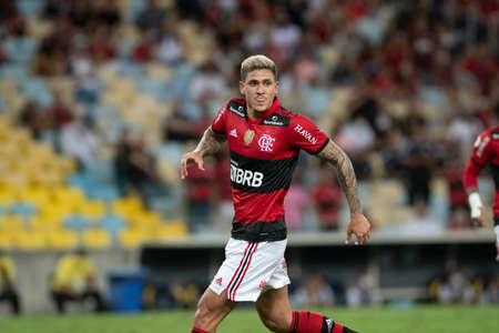 Rio, Brazil - December 06, 2021: Pedro player in match between Flamengo 0 vs 1 Santos by 37th round of Brazilian Championship (serie A) in Maracana Stadiumのeditorial素材