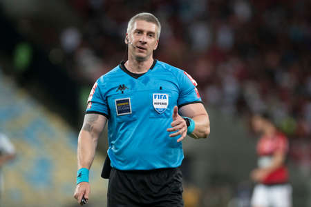 Rio, Brazil - December 06, 2021: Daronco referee in match between Flamengo 0 vs 1 Santos by 37th round of Brazilian Championship (serie A) in Maracana Stadiumのeditorial素材
