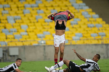 Rio, Brazil - December 06, 2021: xxxxxx player in match between Flamengo 0 vs 1 Santos by 37th round of Brazilian Championship (serie A) in Maracana Stadiumのeditorial素材