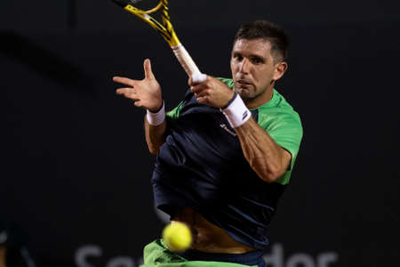 Federico Delbonis (ARG) in dispute with Carlos Alcaraz (ESP) on the Guga Kuerten court, of the Rio Open 2022, held at the Jockey Club Brasileiro, which takes place from February 12 to 20, this Thursday (17), in Rio de Janeiro , RJ.のeditorial素材