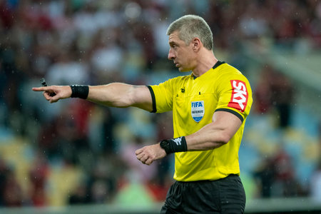 Rio, Brazil - October 01, 2022 - Anderson Daronco referee in match between Flamengo vs Bragantino by 29 round of Brazilian Championship in Maracana Stadium.のeditorial素材