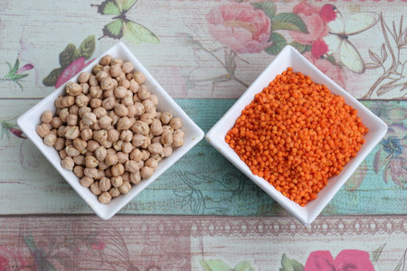 Top shot of chickpeas and red lentils in white bowlsの写真素材