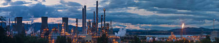 Panorama of Grangemouth oil refinery complex located on the Firth of Forth in Grangemouth, Scotland.One of the largest of kind in Europeのeditorial素材