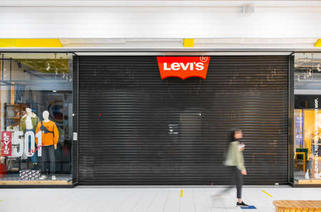 Closed Levis store in Russian shopping mallのeditorial素材