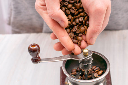 コーヒーミルの写真 イラスト素材一覧 39 349件 ストックフォトのamanaimages Plus